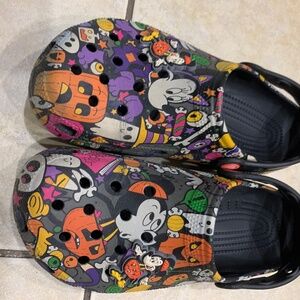 Disney Parks Collection Limited Edition Halloween Crocs size 6